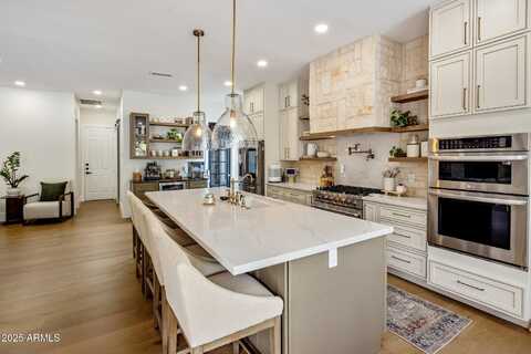 5226 E HERRERA Drive, Phoenix, AZ 85054