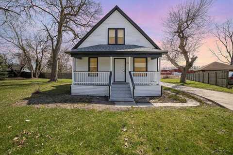2938 Jackson, Carrollton, MI 48604