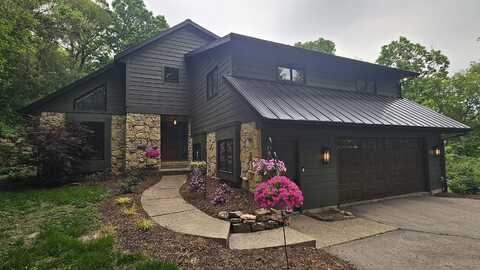 4886 Foxfire Trail, Middleton, WI 53562