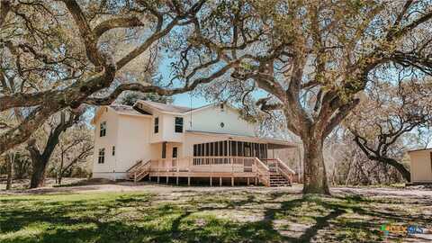 200 Weitz Road, Inez, TX 77968