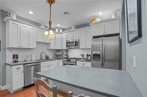 7 Mount Hope Avenue, Providence, RI 02906