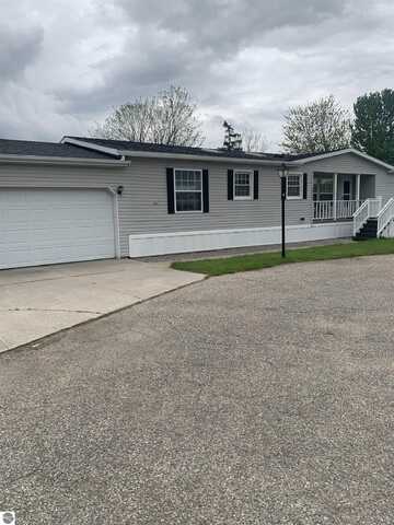 7370 Queens Court, Alma, MI 48801