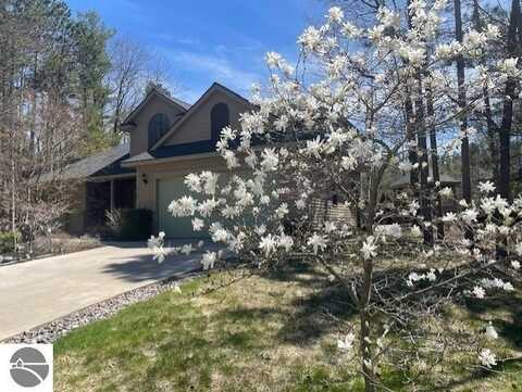 2910 Cedarwood Lane, Traverse City, MI 49686