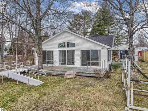 3603 W Lake Mitchell Drive, Cadillac, MI 49601