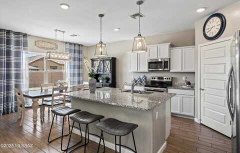 1073 Whispering Meadows Court, Sahuarita, AZ 85629