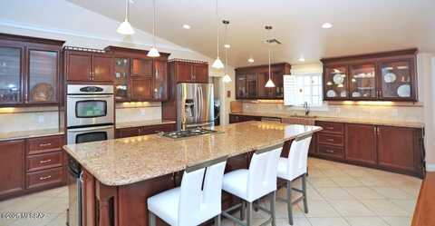 2541 E Kleindale Road, Tucson, AZ 85716