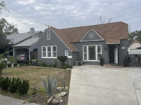 1050 E Tulare Avenue, Tulare, CA 93274