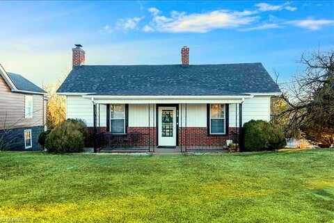 318 E Independence Boulevard, Mount Airy, NC 27030