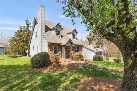 895 Woodland Trace Drive, Winston Salem, NC 27104