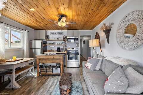 301 Pinnacle Inn Road, Beech Mountain, NC 28604