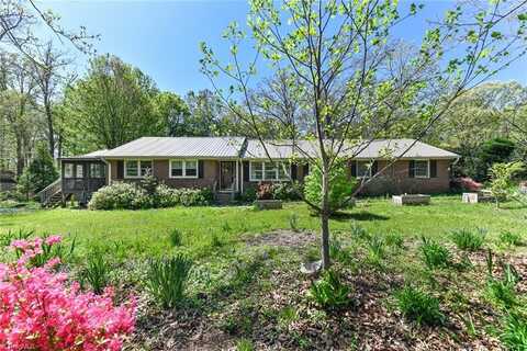 2518 W Woodlyn Way, Greensboro, NC 27407