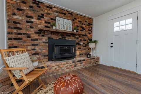 700 W Holly Hill Road, Thomasville, NC 27360