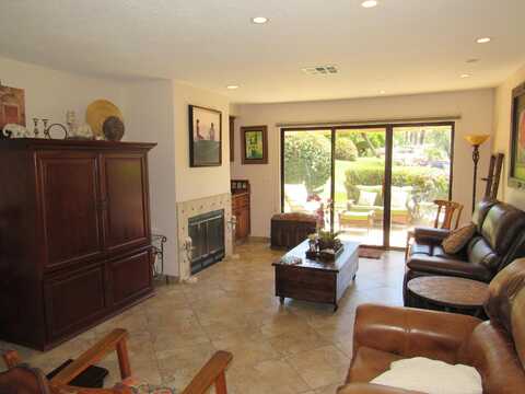 606 Woodcrest Lane, Palm Desert, CA 92260