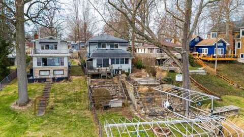 5505 Lakewood Drive, Coloma, MI 49038