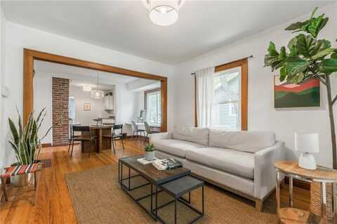 7235 Main Street, Kansas City, MO 64114