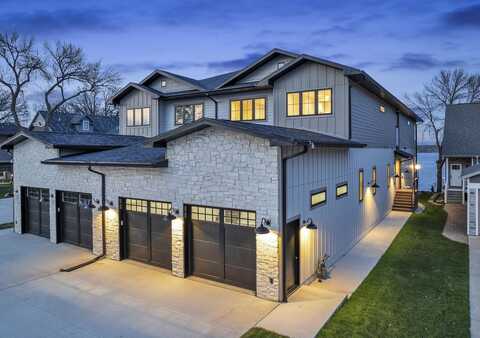 16400 Bayside Drive B, Spirit Lake, IA 51360