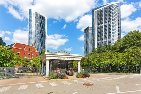 Clinton, CHICAGO, IL 60654