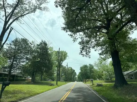 Chester Levee, JACKSON, TN 38301