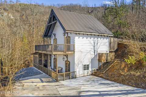 225 Chimney Tops Way, Gatlinburg, TN 37738