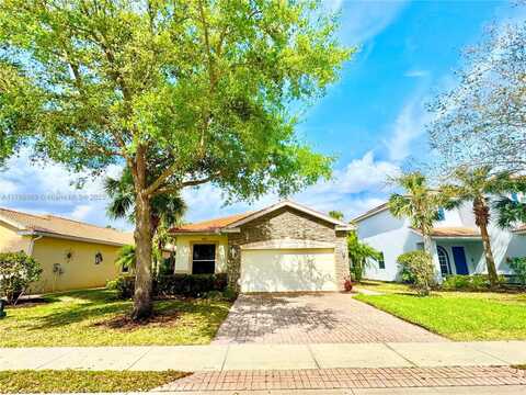 2529 KEYSTONE LAKE DR, Cape Coral, FL 33909