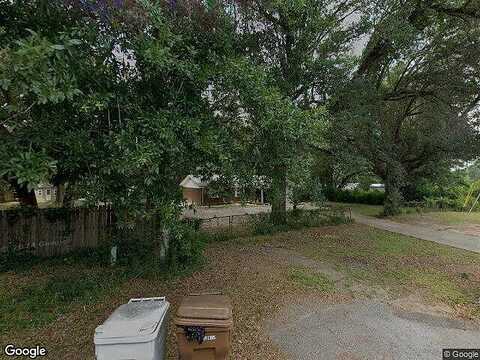 Reginas, MILTON, FL 32570