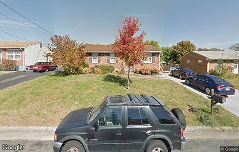 Stacie, VINTON, VA 24179