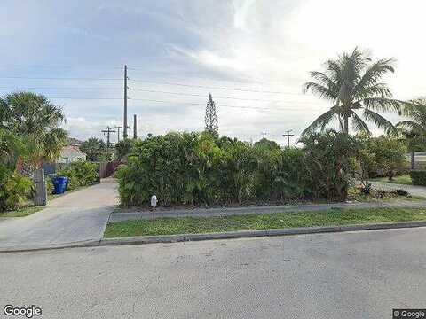 Avenue F, RIVIERA BEACH, FL 33404