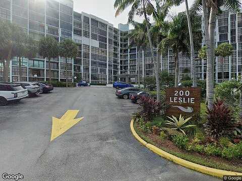 Leslie, HALLANDALE BEACH, FL 33009