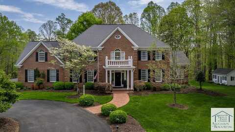305 Hunt Woods Dr, Martinsville, VA 24112