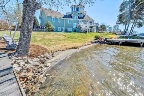 Cape Pointe, MONETA, VA 24121