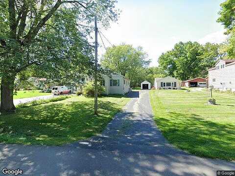 Glen Cove, PEWAUKEE, WI 53072