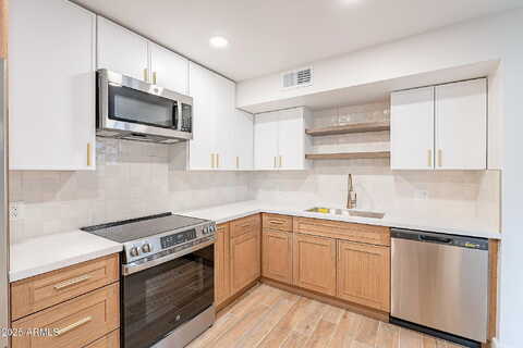 E Camelback Road #28, Phoenix, AZ 85018