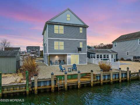 211 Pine Drive, Bayville, NJ 08721