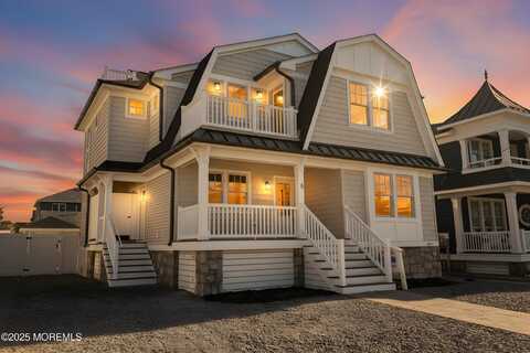 8 Pennsylvania Avenue, Lavallette, NJ 08735