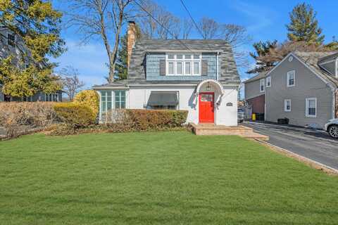 18 Woodbury Way, Syosset, NY 11791