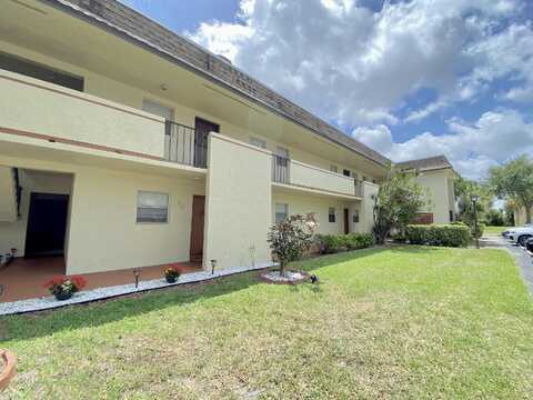 Lakewood Cir N, Margate, FL 33063
