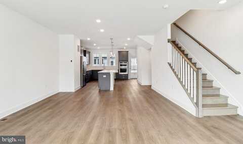 Oak, FAIRFAX, VA 22030