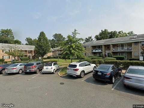 S Washington St, Falls Church, VA 22046