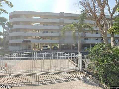 Vanderbilt Dr, Naples, FL 34110