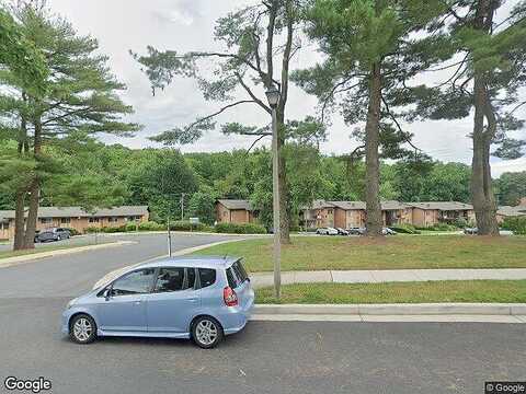 Fair Woods Dr, Fairfax, VA 22030