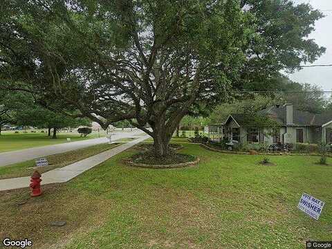 Dewey St, Waller, TX 77484