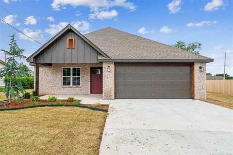 919 E 11th Street, Claremore, OK 74017