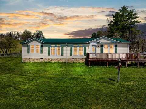 1475 Daniels Run Road NE, Check, VA 24072