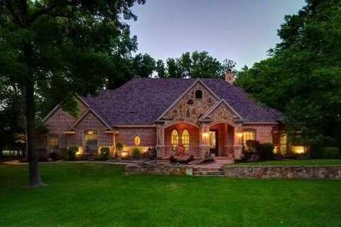 7200 Oak Creeks Court, Fort Worth, TX 76135