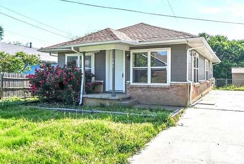 307 N Dallas Street, Pilot Point, TX 76258