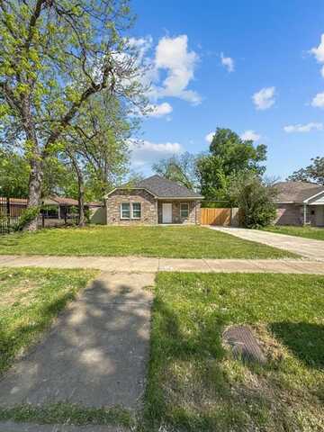 921 E Harvey Avenue, Fort Worth, TX 76104