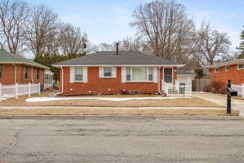 910 E Avon Ln, Lincoln, NE 68505