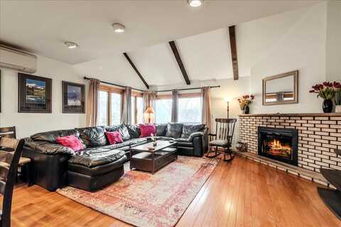31 Middle Village Way, Tannersville, PA 18372