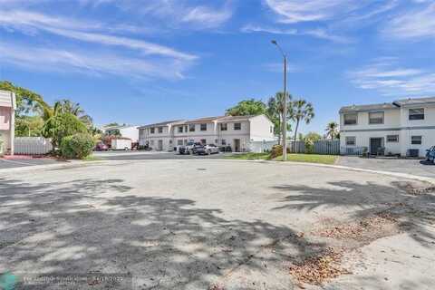 7905 SW 8th St, North Lauderdale, FL 33068