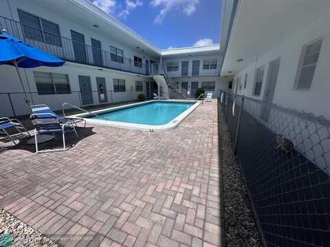 30 SE 4th Ave, Hallandale Beach, FL 33009